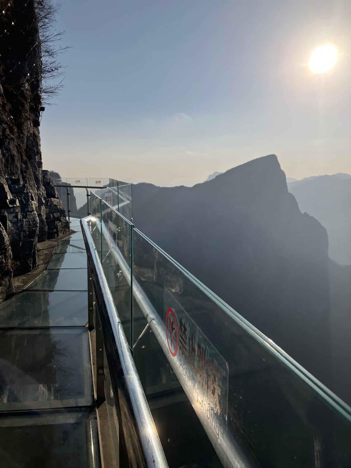 天門山のガラスの道