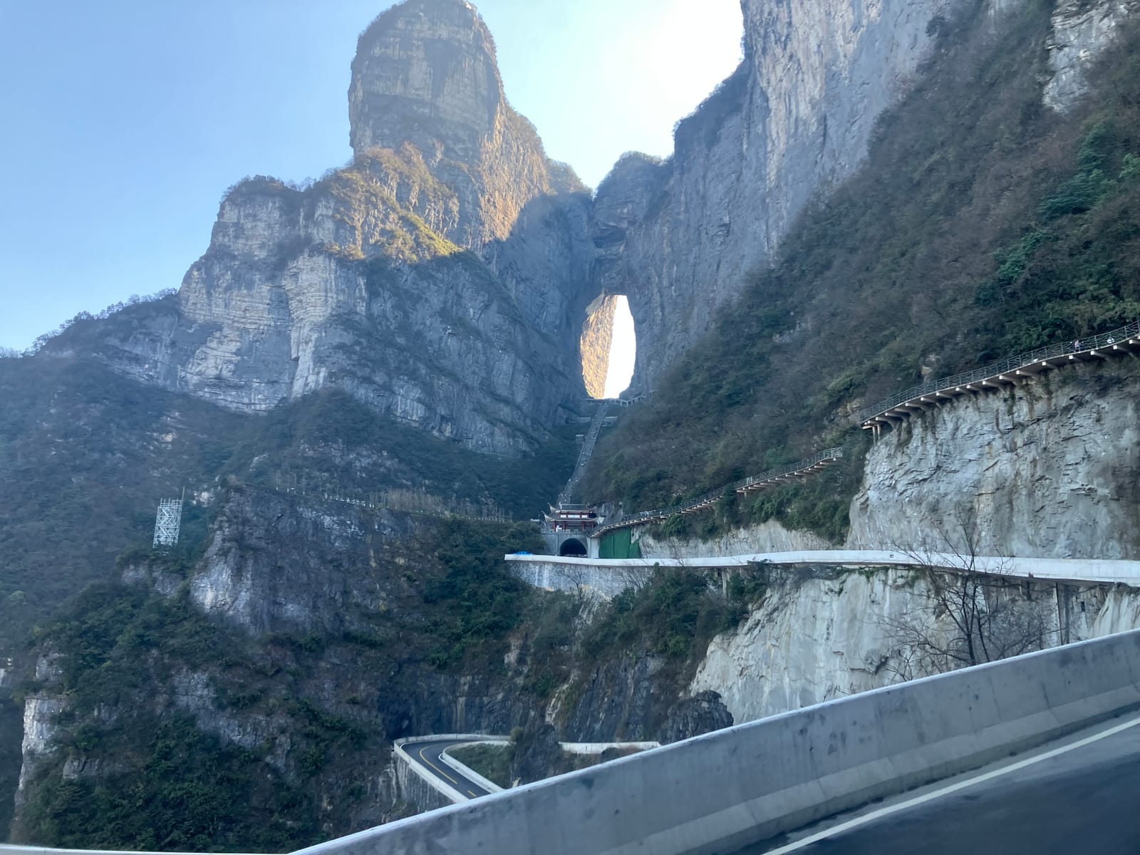 クネクネ道「通天大道」から見た天門山