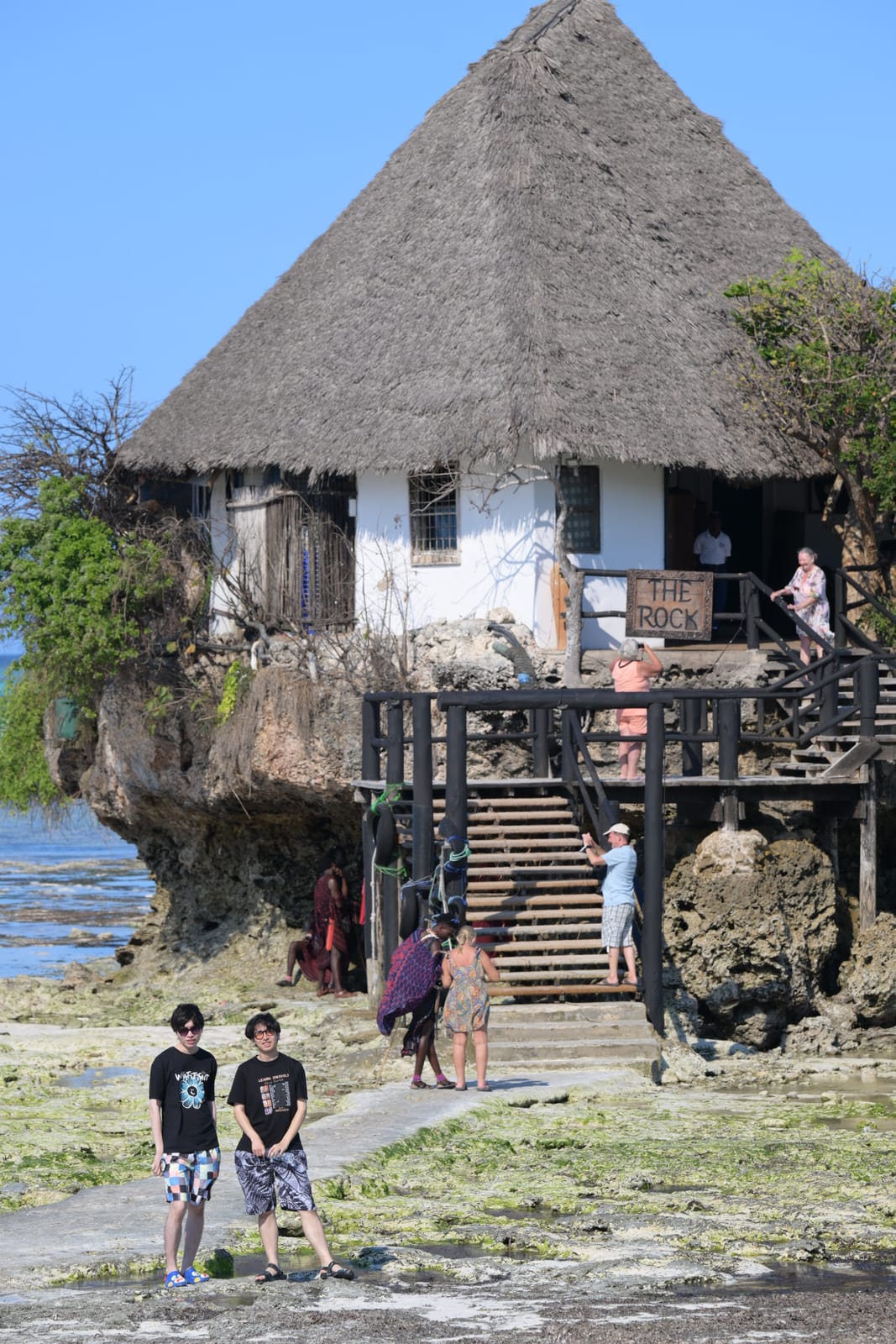 ヌングウィからタクシーで訪れたThe Rock Restaurant